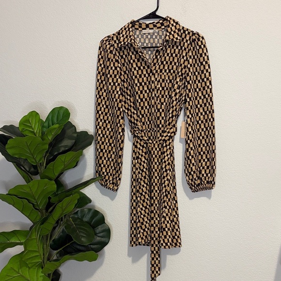 Black Tape Dresses & Skirts - Checked Long-Sleeve button up Dress with Tie Belt in Black and Beige